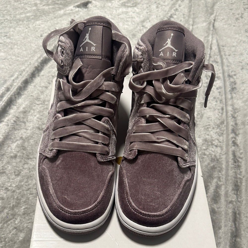 Air Jordan Mid SE Purple Sneakers - Picture 4 of 5